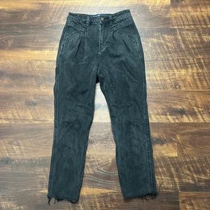 Hollister Ultra High Rise Mom Jean Washed Black Cut Off size 00S Short Pants